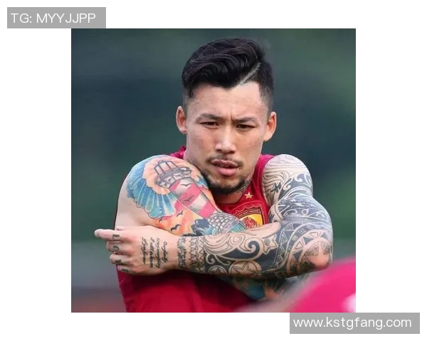 足球明星中午纹身图案男士风格解析与时尚搭配建议